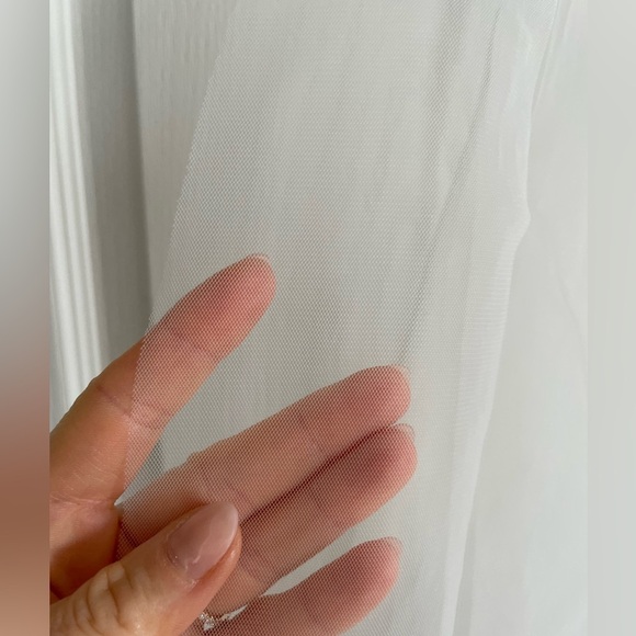 Fingertip Raw Edge Wedding Veil (Ivory) - Picture 4 of 8